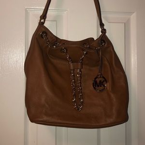 Micheal kors bucket bag